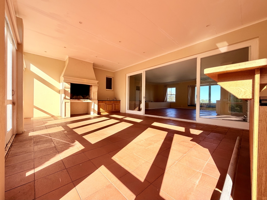 4 Bedroom Property for Sale in Voelklip Western Cape
